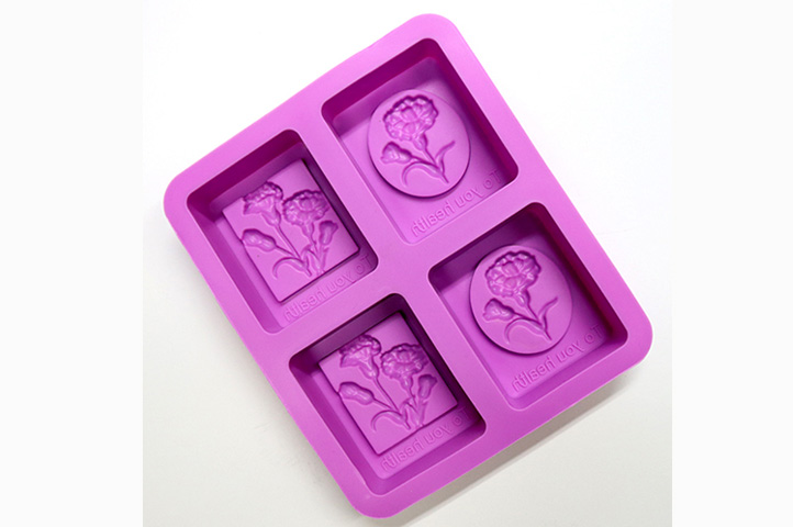 REPOSTERIA: MOLDE SILICONA 4 JABONES BASE FLOR (LIS)